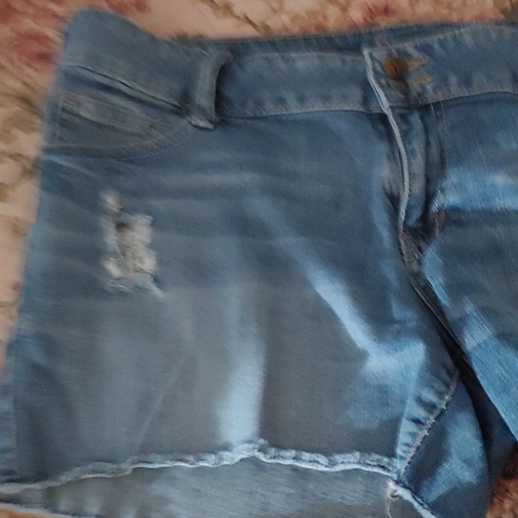 Decree cut off distressed shorts - Picture 5 of 7